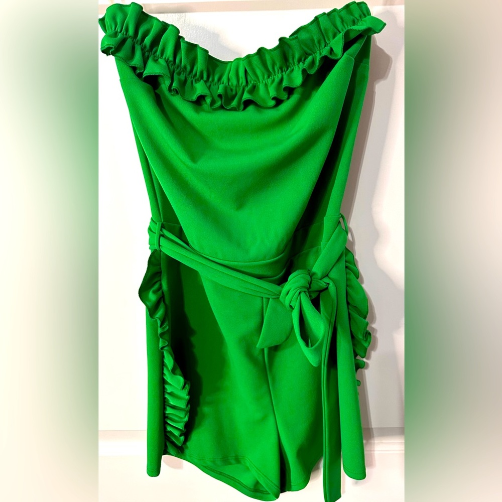(17)- 💚Comfy Tie Up Strapless Fringed Green Short Romper!🤗